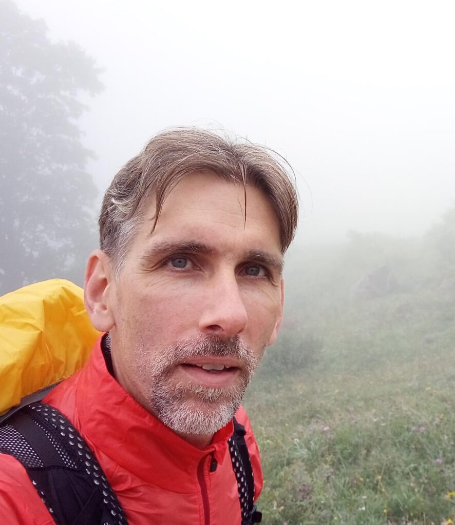 Foto Volker Schwolow Bergwanderung bei Regenwetter.