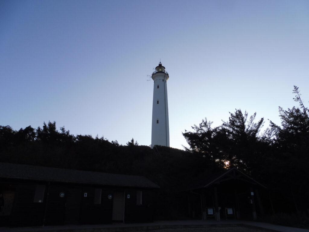 Foto Leuchtturm bei klarem Himmel