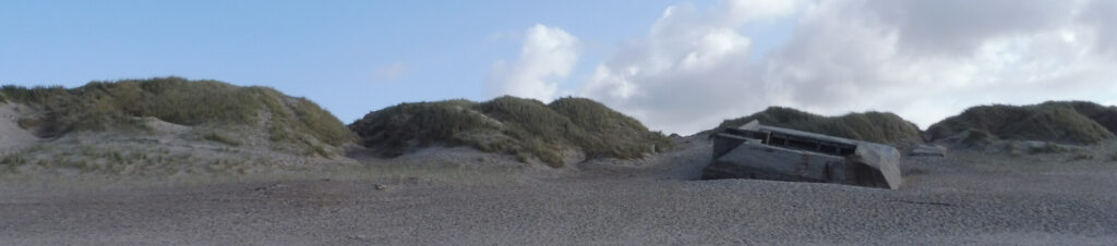 Historische Bunker an Dänemarks Nordseestränden.